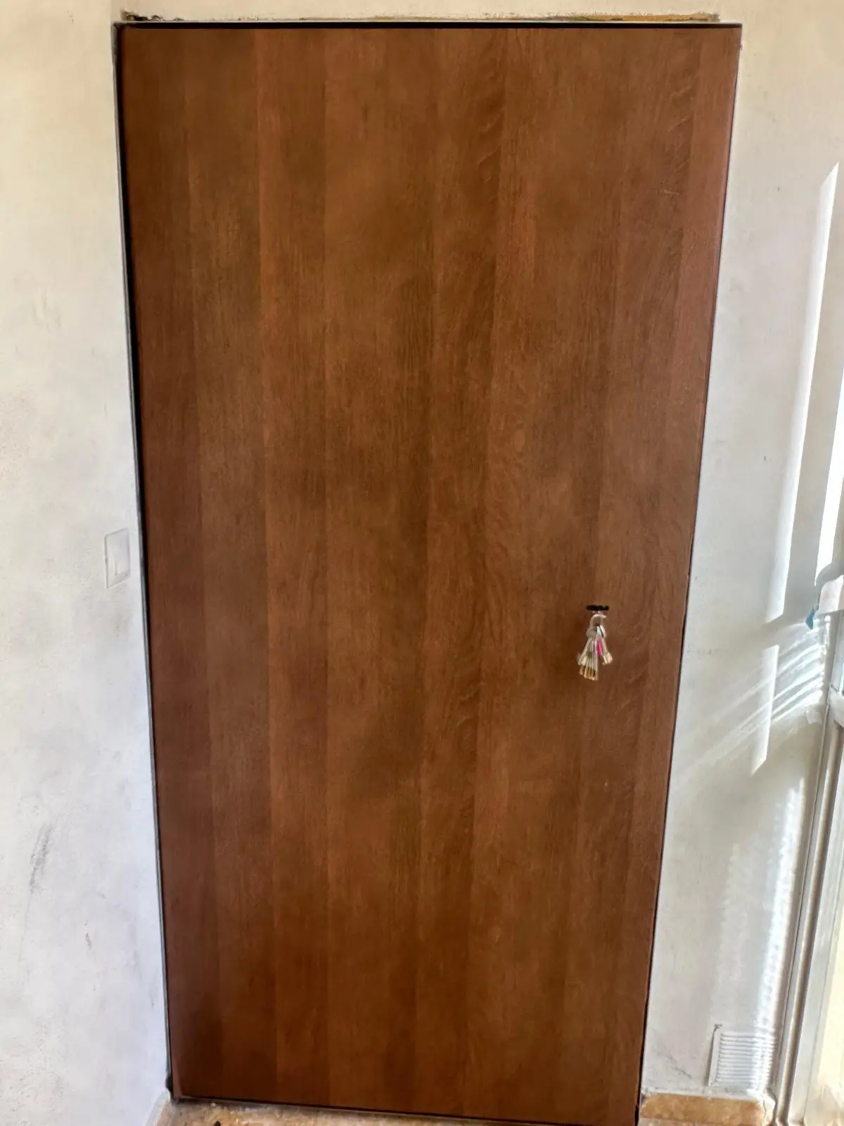 Imagen de puerta anti-okupa instalada